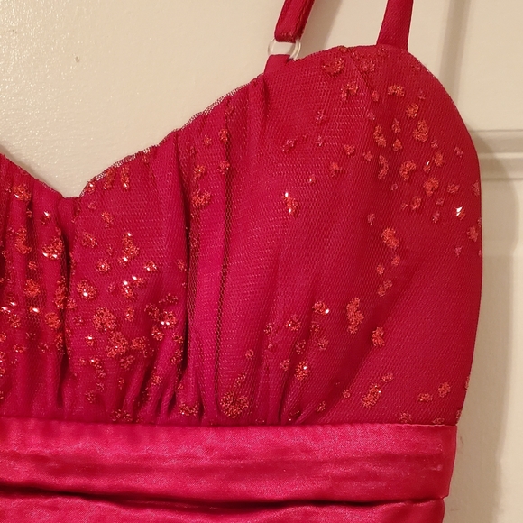 Junior's Formal Dress - Picture 3 of 3